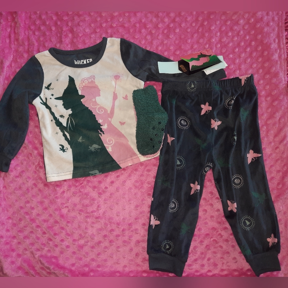 Pink and Green Wicked Pajama Set with Socks💚🩷 - Picture 2 of 8